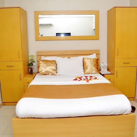 Primal Hotel Isaac John Gra Ikeja Extérieur photo