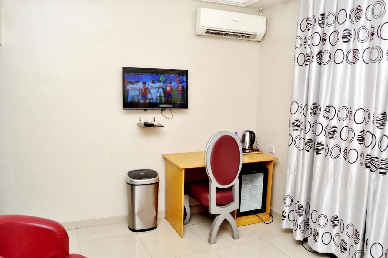 Primal Hotel Isaac John Gra Ikeja Extérieur photo