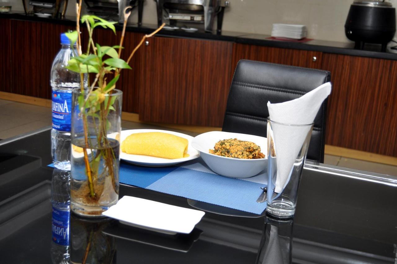 Primal Hotel Isaac John Gra Ikeja Extérieur photo