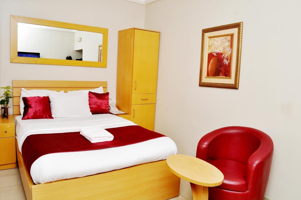 Primal Hotel Isaac John Gra Ikeja Extérieur photo