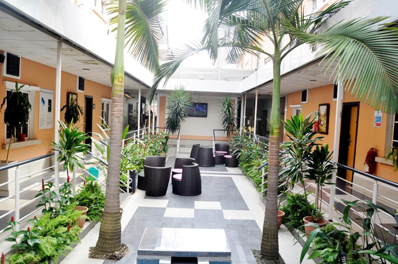 Primal Hotel Isaac John Gra Ikeja Extérieur photo