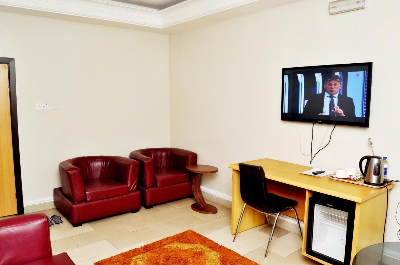 Primal Hotel Isaac John Gra Ikeja Extérieur photo