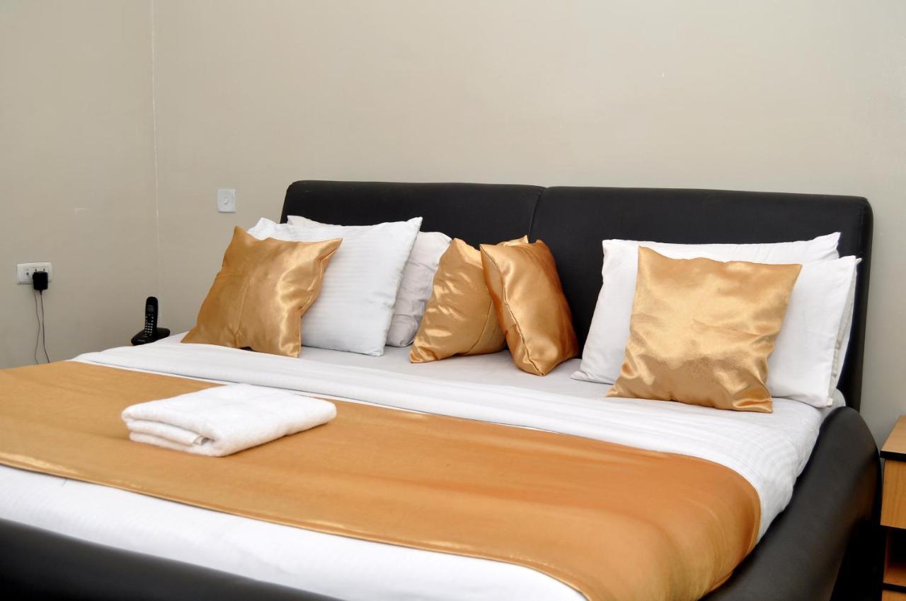 Primal Hotel Isaac John Gra Ikeja Extérieur photo