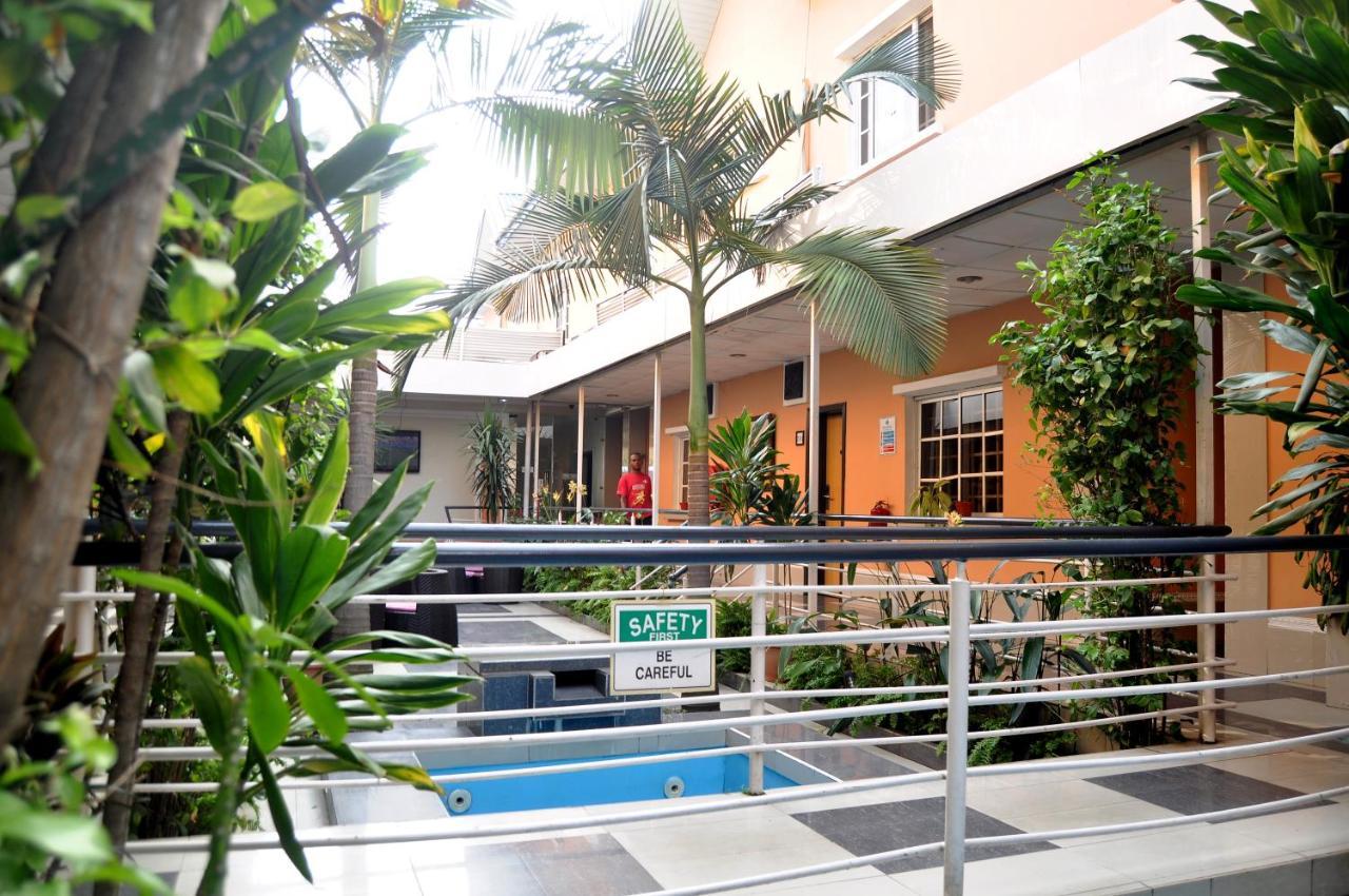 Primal Hotel Isaac John Gra Ikeja Extérieur photo
