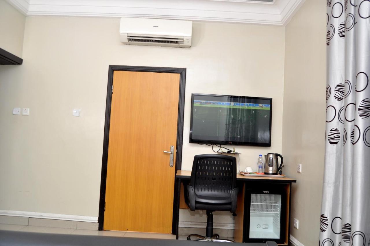Primal Hotel Isaac John Gra Ikeja Extérieur photo