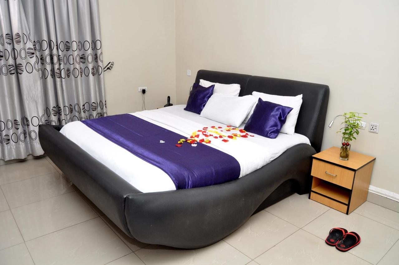 Primal Hotel Isaac John Gra Ikeja Extérieur photo