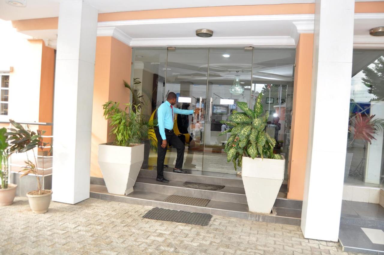 Primal Hotel Isaac John Gra Ikeja Extérieur photo