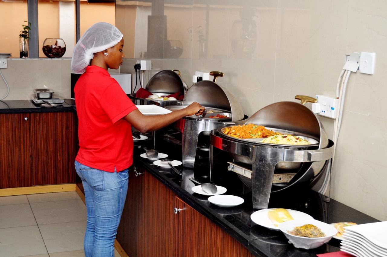 Primal Hotel Isaac John Gra Ikeja Extérieur photo