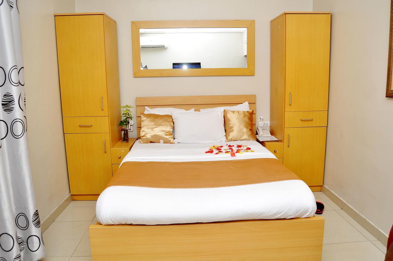 Primal Hotel Isaac John Gra Ikeja Extérieur photo